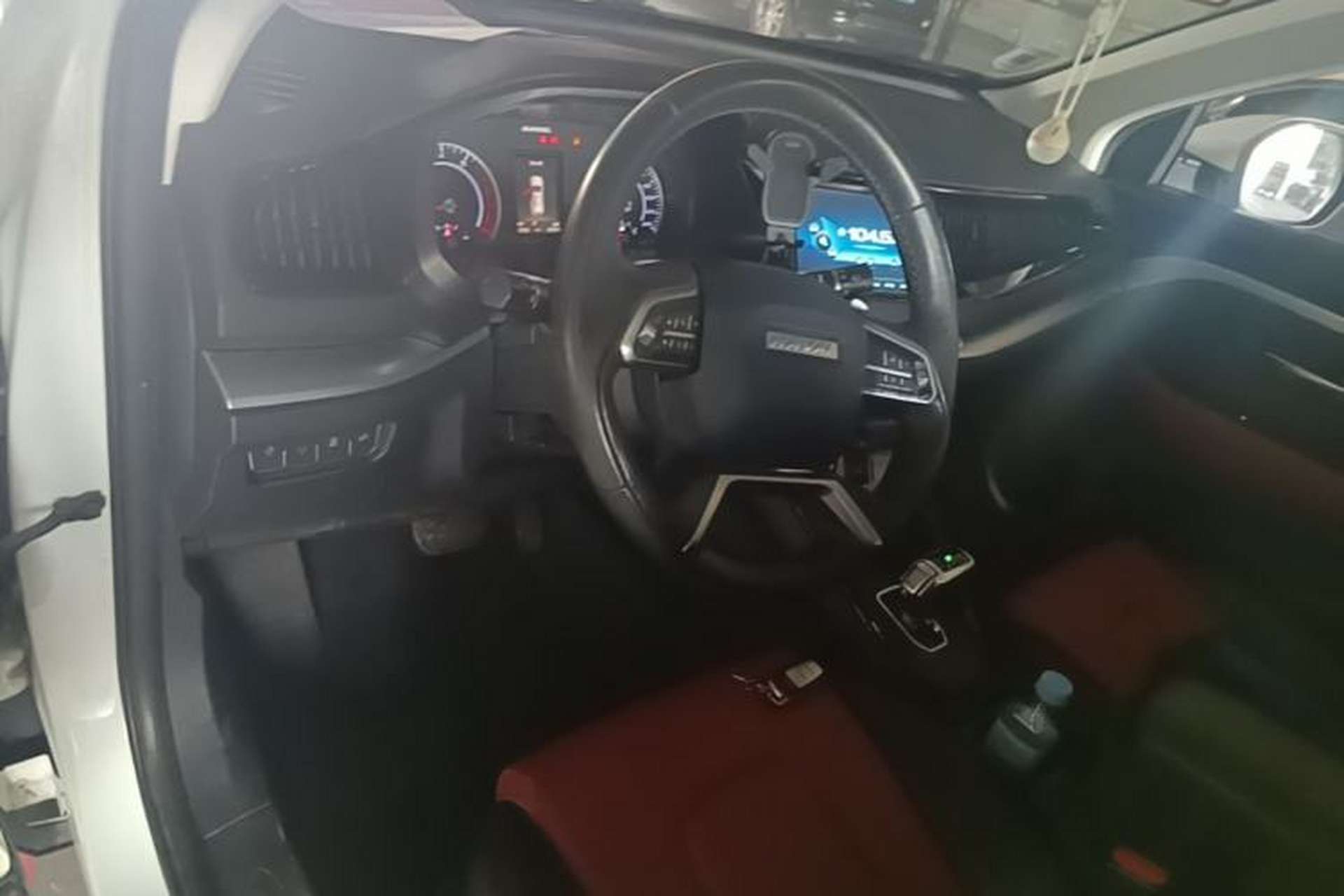 Used Haval H2s 2018 Red-Label 1.5T Dual-Clutch Elite Model Center Console