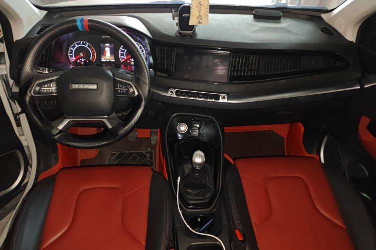 Used Haval H2s 2018 Red-Label 1.5T Manual Comfort Model Center Console