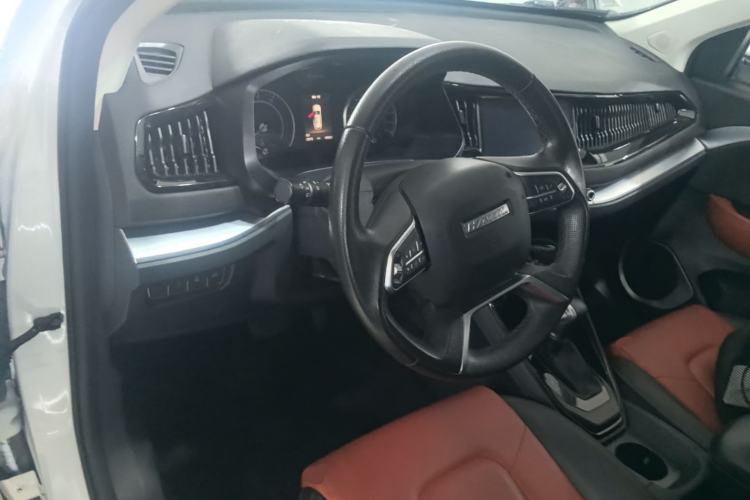 Used Haval H2s 2018 1.5T Dual-Clutch ZhiShang Model Center Console