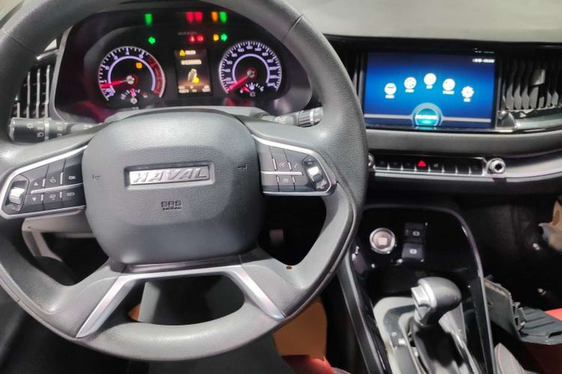 Used Haval H2s 2018 Blue Label 1.5T Dual-Clutch Fashion Edition Center Console
