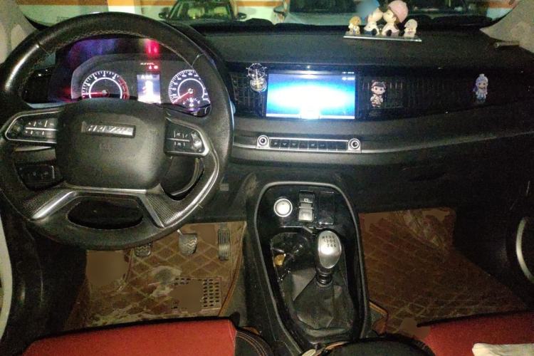 Used Haval H2s 2018 Red-Label 1.5T Manual Elite Model Center Console