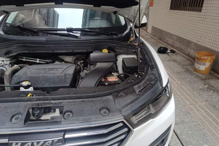 Used Haval H2s 2018 Blue Label 1.5T Dual-Clutch ZhiShang Model Engine Bay Left