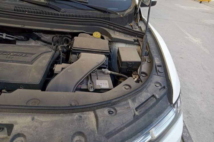 Used Haval H2s 2018 Blue Label 1.5T Manual Fashion Edition Engine Bay Left
