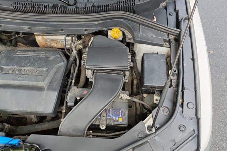 Used Haval H2s 2018 Red-Label 1.5T Dual-Clutch ZhiShang Model Engine Bay Left