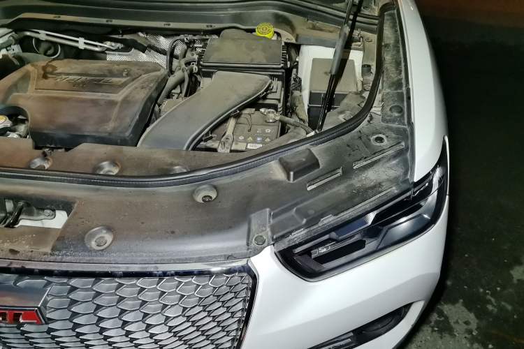 Used Haval H2s 2018 Red-Label 1.5T Dual-Clutch ZhiShang Model Engine Bay Left