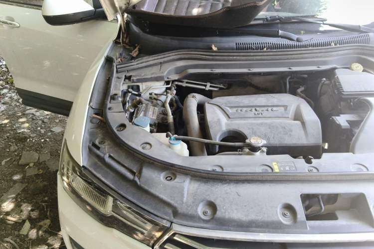 Used Haval H2s 2018 Blue Label 1.5T Dual-Clutch ZhiShang Model Engine Bay Right