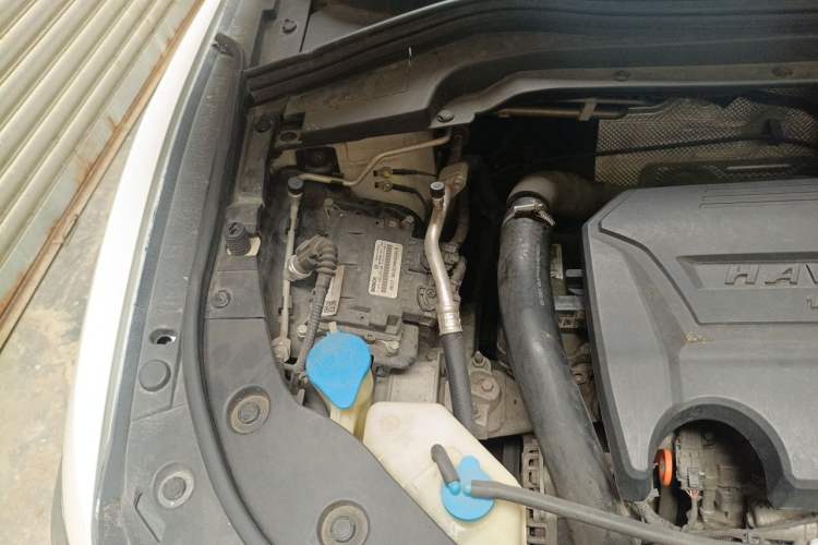 Used Haval H2s 2018 Blue Label 1.5T Dual-Clutch ZhiShang Model Engine Bay Right