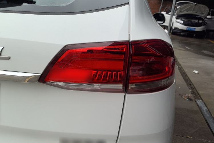 Used Haval H2s 2018 Blue Label 1.5T Dual-Clutch ZhiShang Model Exterior 3