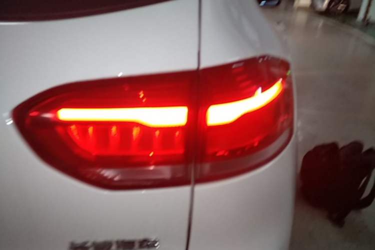 Used Haval H2s 2018 Red-Label 1.5T Dual-Clutch ZhiShang Model Exterior 3
