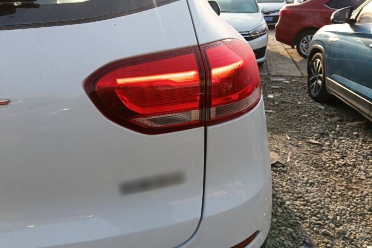 Used Haval H2s 2018 Red-Label 1.5T Dual-Clutch ZhiShang Model Exterior 6