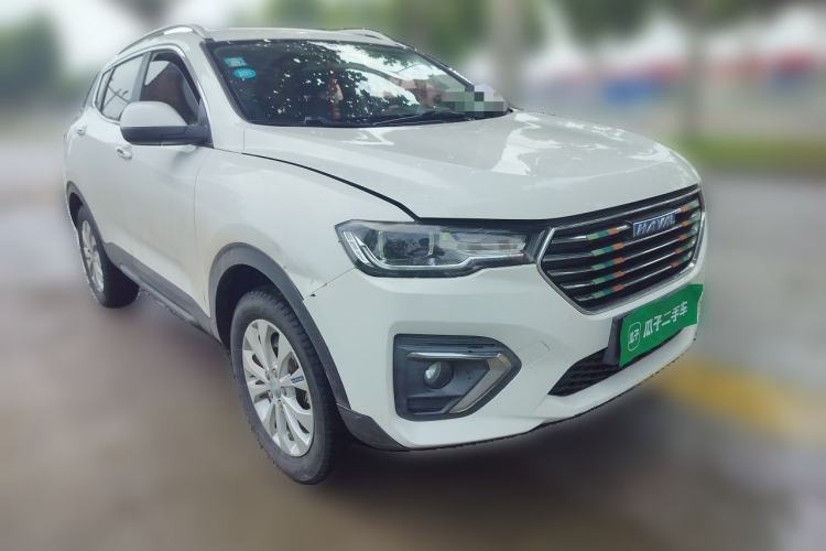 Used Haval H2s 2018 1.5T Manual Fashion Model Front Right 45 Deg