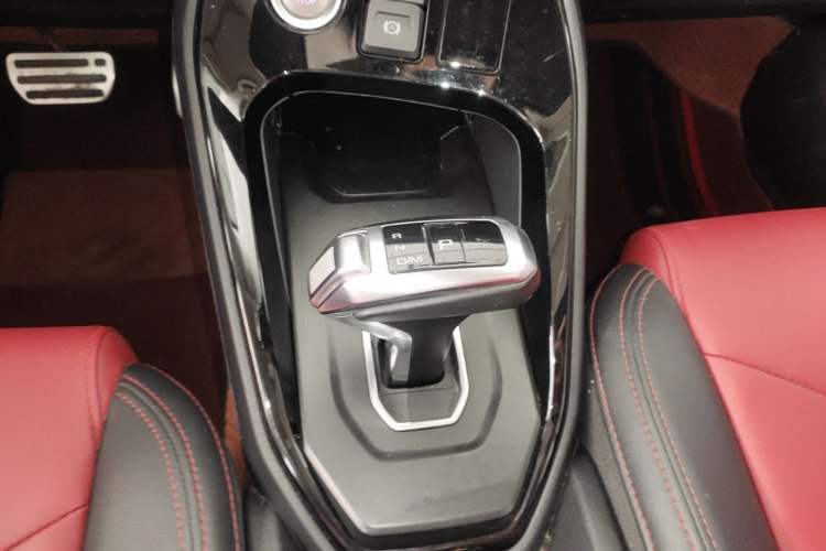 Used Haval H2s 2018 Red-Label 1.5T Dual-Clutch Luxury Model Gear Lever
