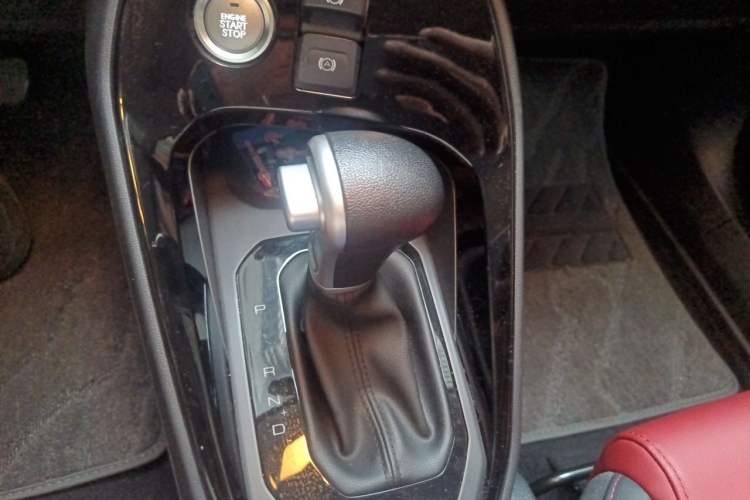 Used Haval H2s 2018 Blue Label 1.5T Dual-Clutch ZhiShang Model Gear Lever
