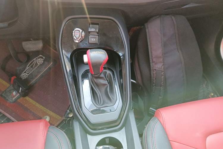 Used Haval H2s 2018 Red-Label 1.5T Dual-Clutch ZhiShang Model Gear Lever