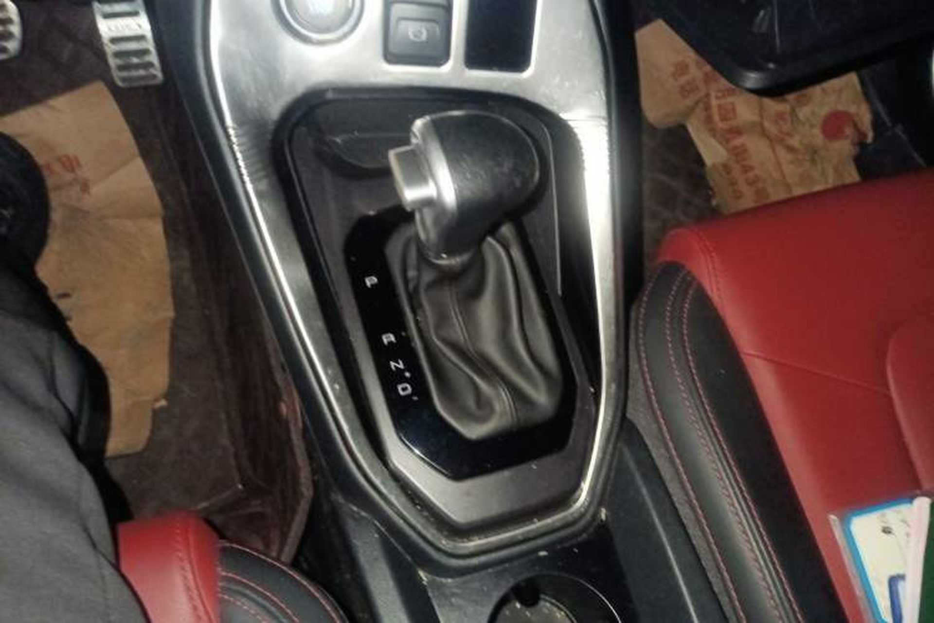 Used Haval H2s 2018 Red-Label 1.5T Dual-Clutch Fashion Edition Gear Lever