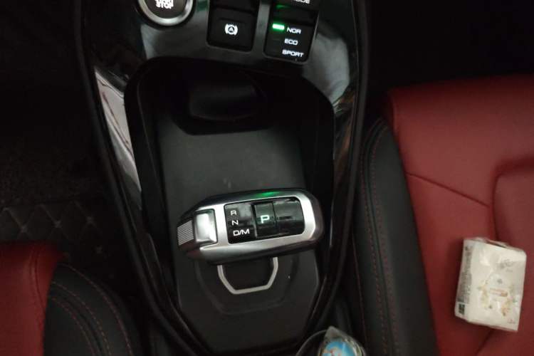 Used Haval H2s 2018 Red-Label 1.5T Dual-Clutch Luxury Model Gear Lever
