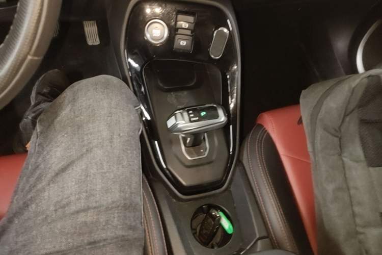 Used Haval H2s 2018 Red-Label 1.5T Dual-Clutch Elite Model Gear Lever
