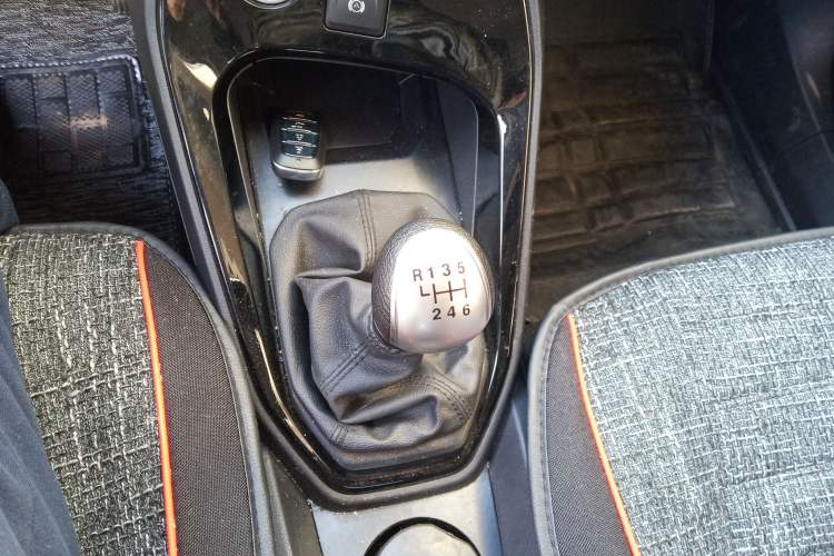 Used Haval H2s 2018 Blue Label 1.5T Manual Fashion Edition Gear Lever