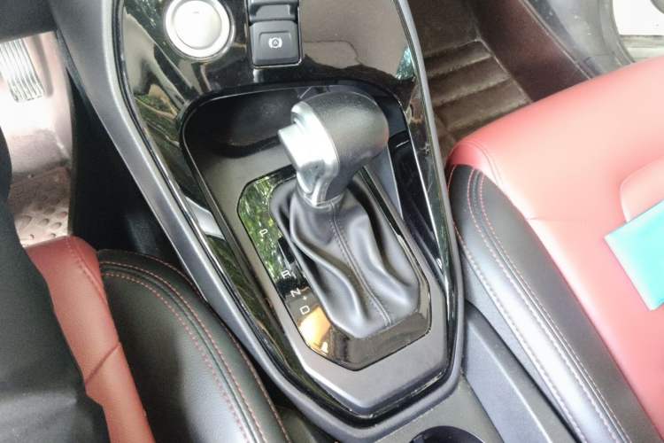 Used Haval H2s 2018 Blue Label 1.5T Dual-Clutch ZhiShang Model Gear Lever