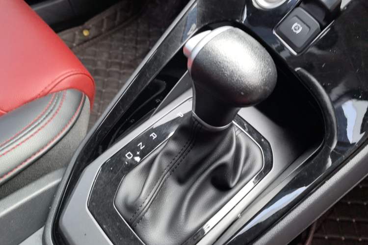 Used Haval H2s 2018 Blue Label 1.5T Dual-Clutch ZhiShang Model Gear Lever