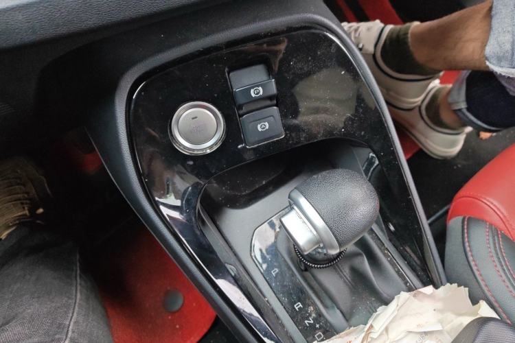 Used Haval H2s 2018 Red-Label 1.5T Dual-Clutch ZhiShang Model Gear Lever