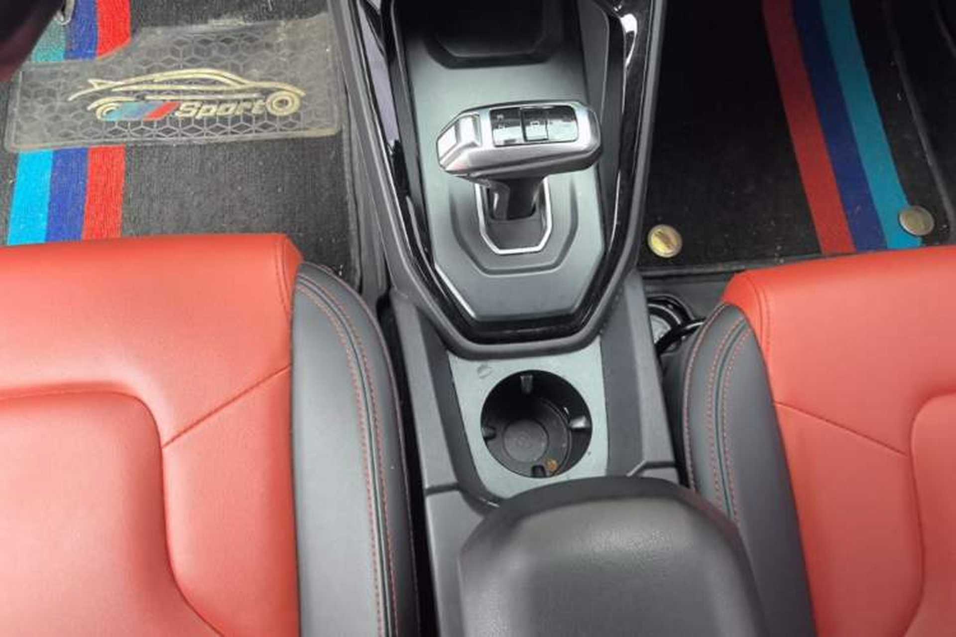 Used Haval H2s 2018 Red-Label 1.5T Dual-Clutch Elite Model Gear Lever
