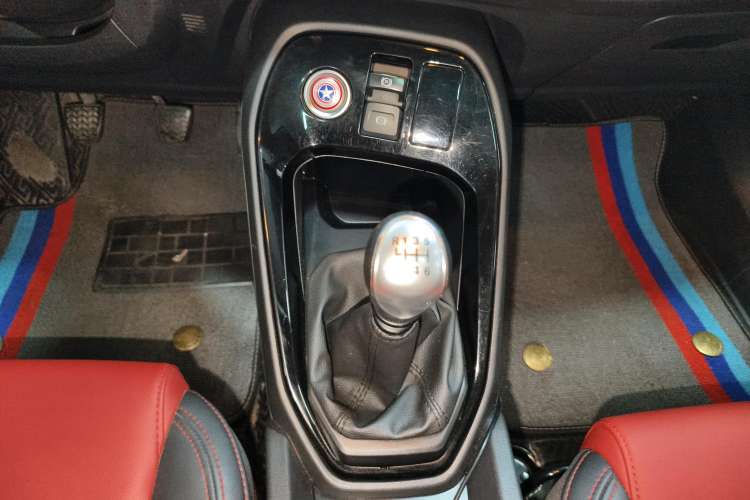 Used Haval H2s 2018 Blue Label 1.5T Manual Elite Model Gear Lever