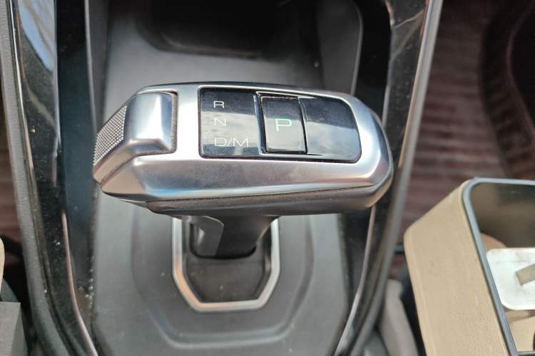 Used Haval H2s 2018 Red-Label 1.5T Dual-Clutch Elite Model Gear Lever
