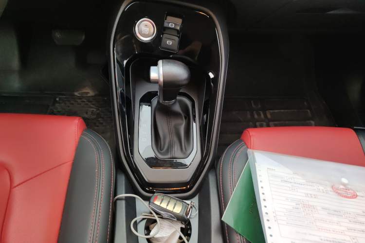 Used Haval H2s 2018 Red-Label 1.5T Dual-Clutch Fashion Edition Gear Lever