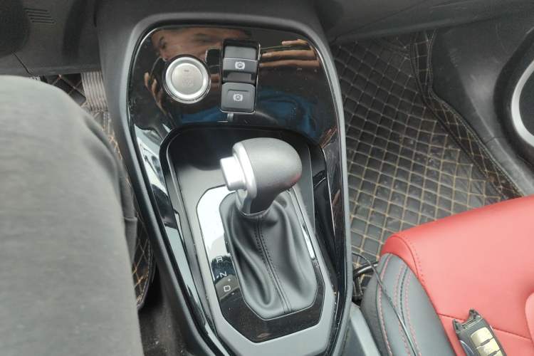 Used Haval H2s 2018 Red-Label 1.5T Dual-Clutch Fashion Edition Gear Lever