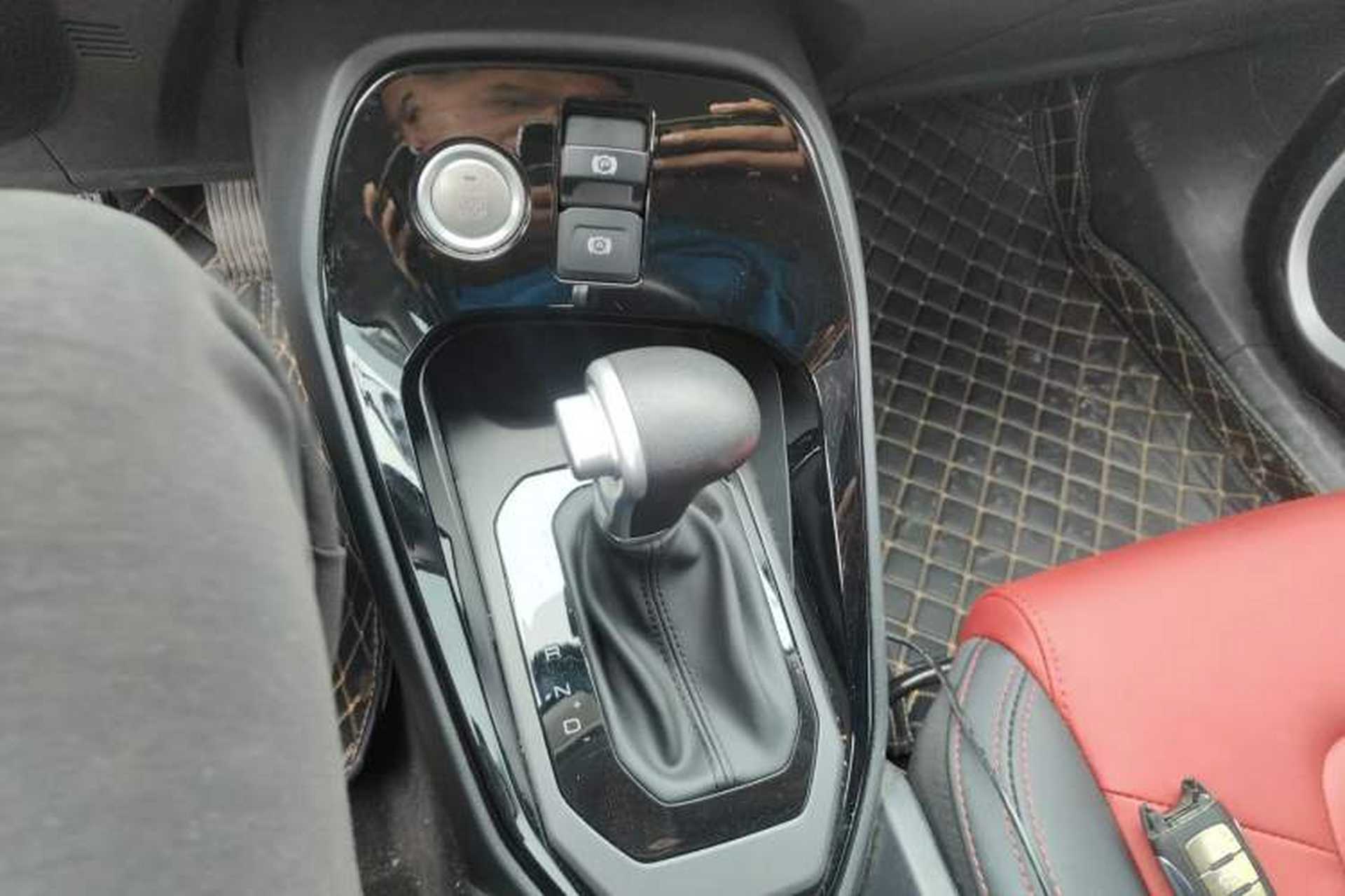 Used Haval H2s 2018 Red-Label 1.5T Dual-Clutch Fashion Edition Gear Lever