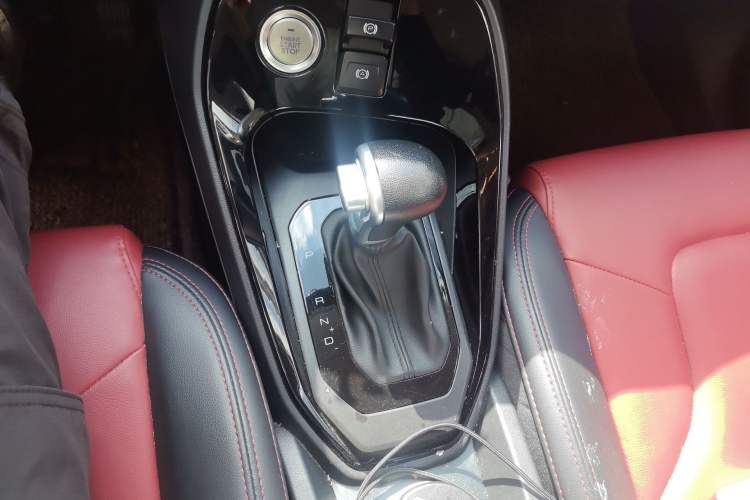 Used Haval H2s 2018 Red-Label 1.5T Dual-Clutch Fashion Edition Gear Lever