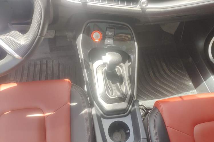 Used Haval H2s 2018 Blue Label 1.5T Dual-Clutch ZhiShang Model Gear Lever