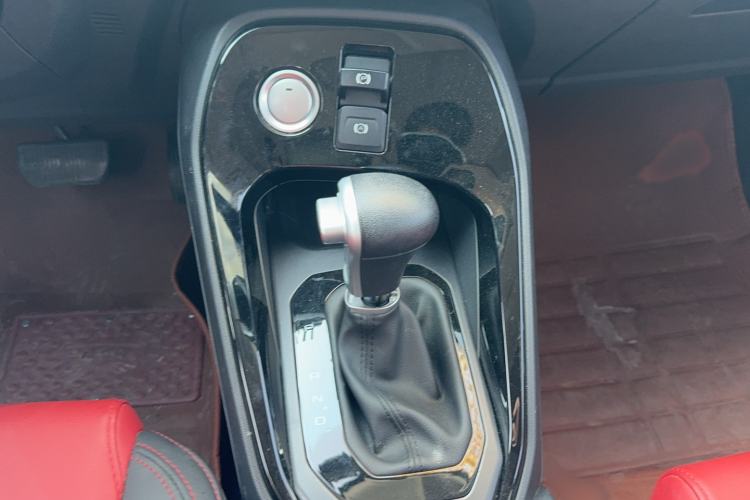 Used Haval H2s 2018 Red-Label 1.5T Dual-Clutch ZhiShang Model Gear Lever