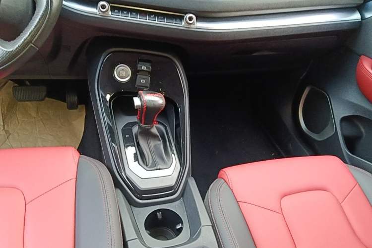 Used Haval H2s 2018 1.5T Dual-Clutch ZhiShang Model Gear Lever