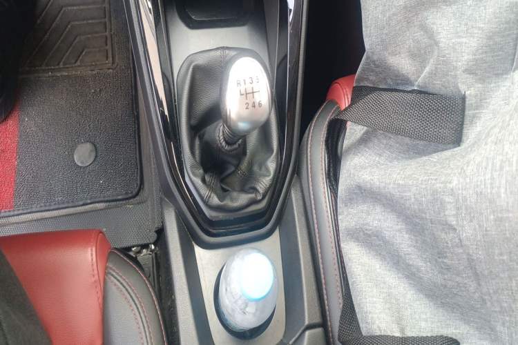 Used Haval H2s 2018 Red-Label 1.5T Manual Comfort Model Gear Lever