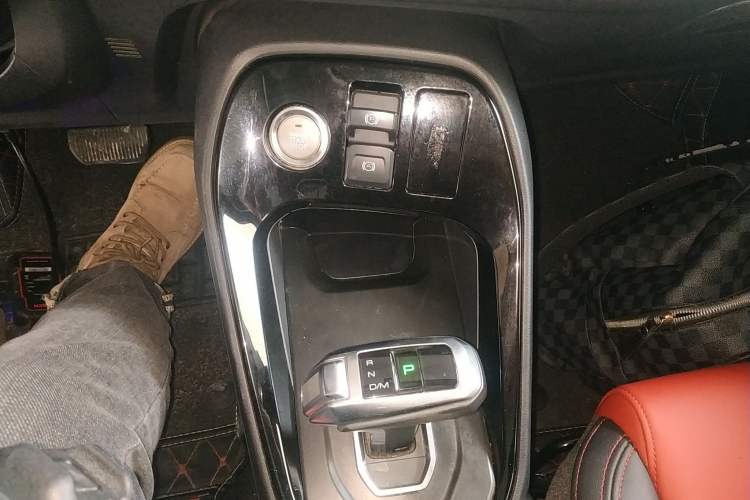 Used Haval H2s 2018 Red-Label 1.5T Dual-Clutch Elite Model Gear Lever