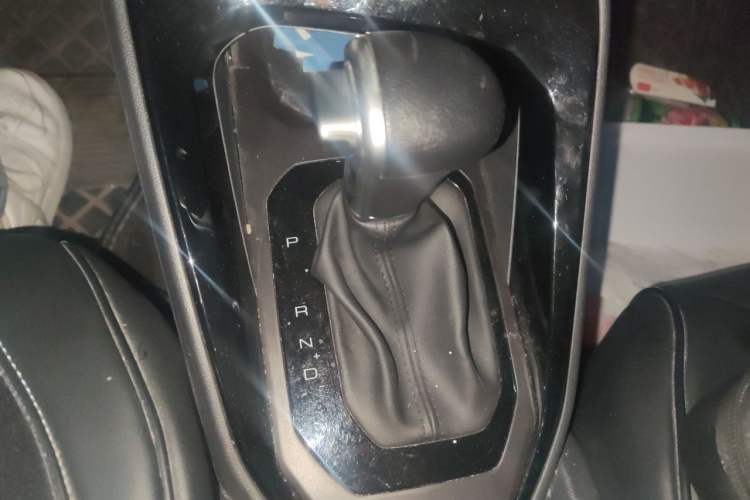 Used Haval H2s 2018 Red-Label 1.5T Dual-Clutch Elite Model Gear Lever