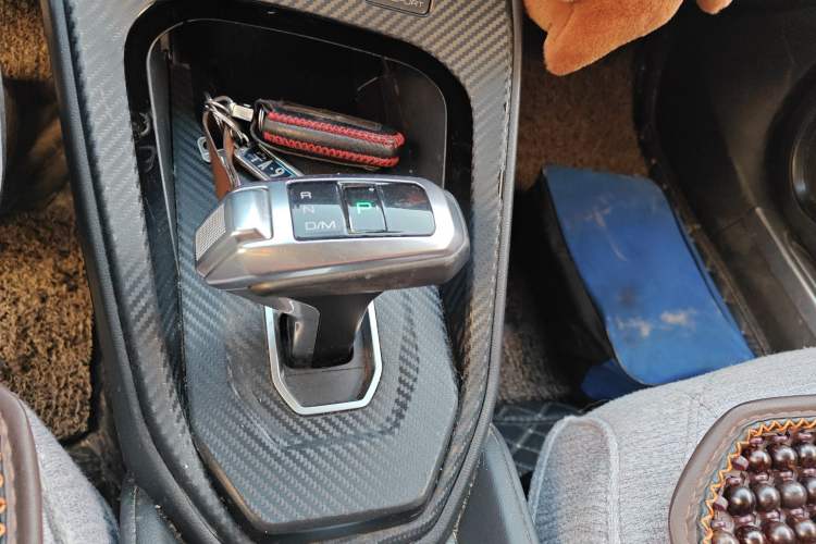 Used Haval H2s 2018 Red-Label 1.5T Dual-Clutch Luxury Model Gear Lever