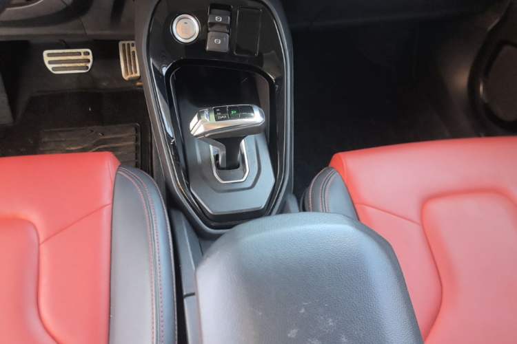 Used Haval H2s 2018 Blue Label 1.5T Dual-Clutch Luxury Model Gear Lever