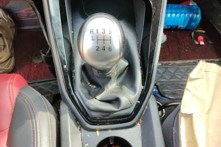 Used Haval H2s 2018 Red-Label 1.5T Manual Fashion Edition Gear Lever