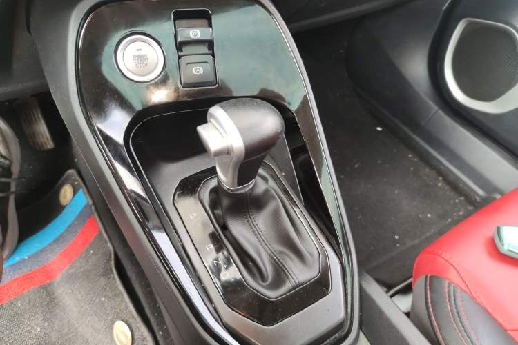 Used Haval H2s 2018 1.5T Dual-Clutch Fashion Edition Gear Lever