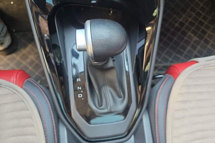 Used Haval H2s 2018 Blue Label 1.5T Dual-Clutch ZhiShang Model Gear Lever