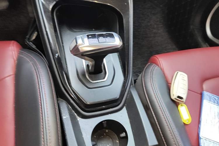 Used Haval H2s 2018 Red-Label 1.5T Dual-Clutch Elite Model Gear Lever
