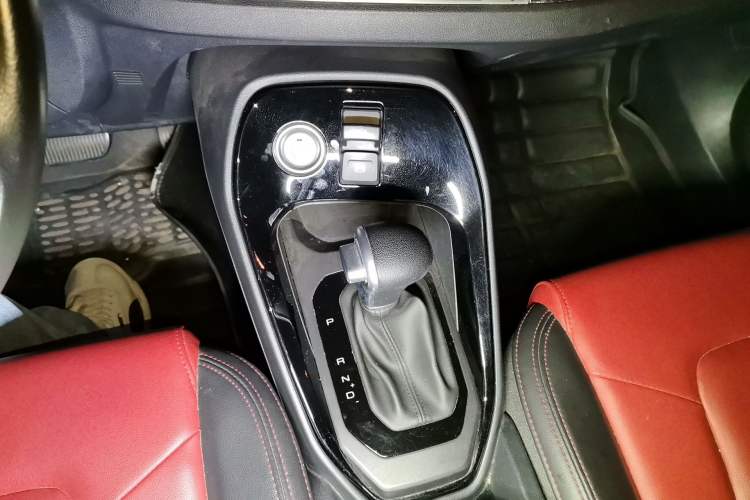 Used Haval H2s 2018 Red-Label 1.5T Dual-Clutch ZhiShang Model Gear Lever