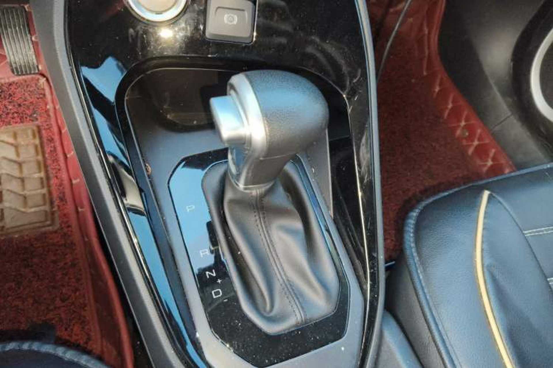 Used Haval H2s 2018 Blue Label 1.5T Dual-Clutch Fashion Edition Gear Lever