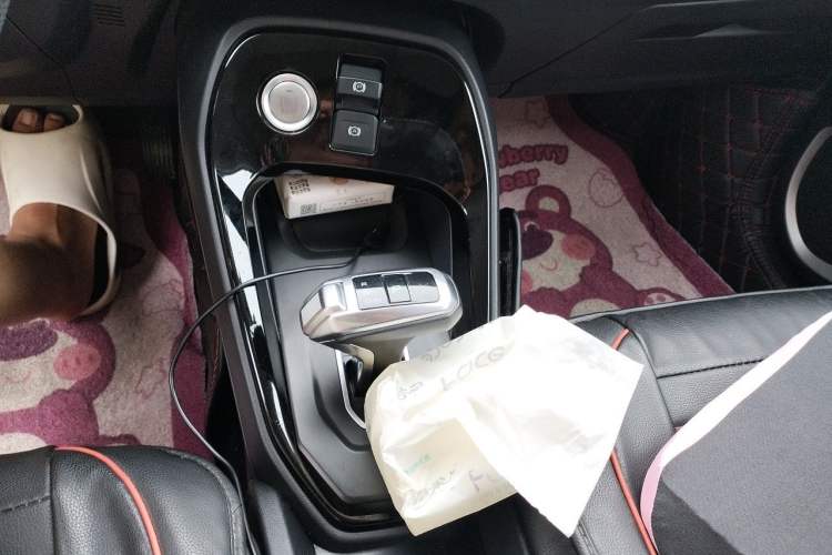 Used Haval H2s 2018 Red-Label 1.5T Dual-Clutch Elite Model Gear Lever