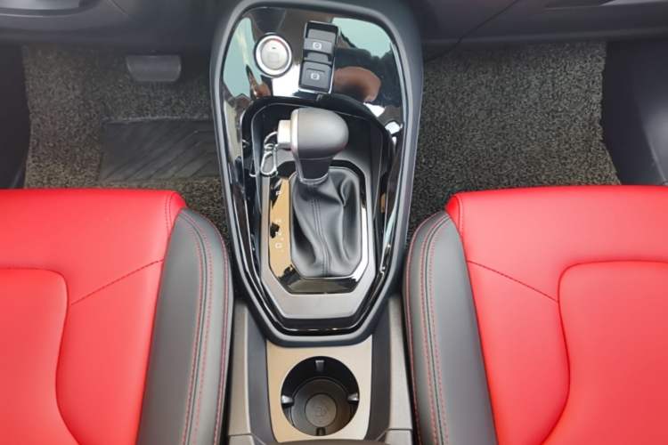 Used Haval H2s 2018 Red-Label 1.5T Dual-Clutch ZhiShang Model Gear Lever