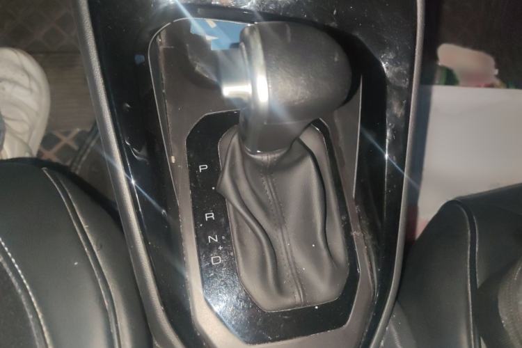 Used Haval H2s 2018 Red-Label 1.5T Dual-Clutch Elite Model Gear Lever
