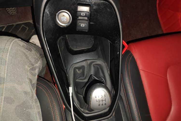 Used Haval H2s 2018 Red-Label 1.5T Manual Comfort Model Gear Lever